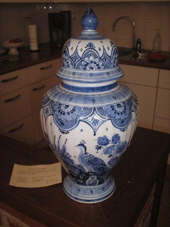 vrouwelijk Toegangsprijs boycot delfts blauwe vaas. Wat zou de waarde zijn? Hij is gemaakt in Schoonhoven  door G.H. Suur. gekocht in 1983 | Delftsaardewerk.nl