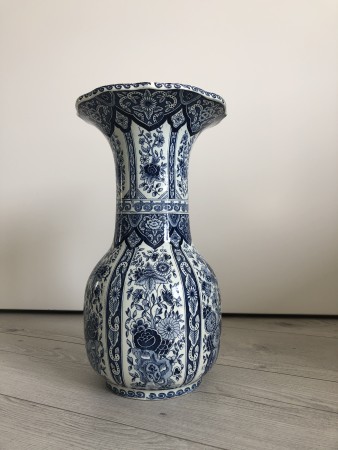 Af en toe Raad eens Vertrouwen Delfts blauwe vaas met bloemen motief | Dutch Delftware