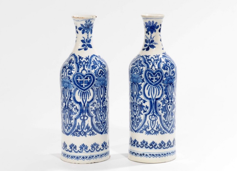 De Grieksche A (The Greek A) factory, pair of bottle vases, circa 1695, collection Aronson Antiquairs (inv. no. D1106)